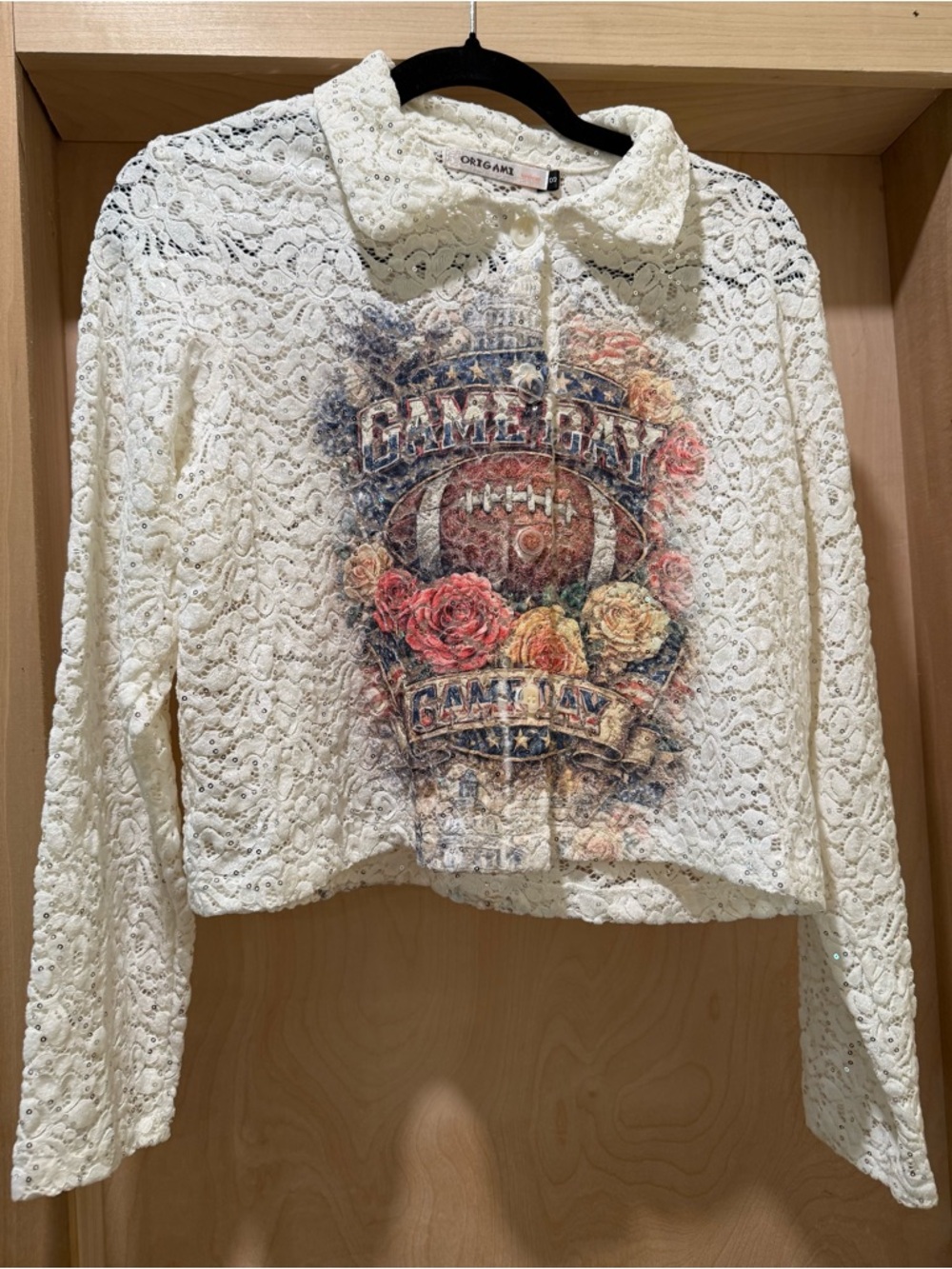 Origami ❤️Cropped Game Day Boho White Lace Graphic Button-Up Shirt NEW